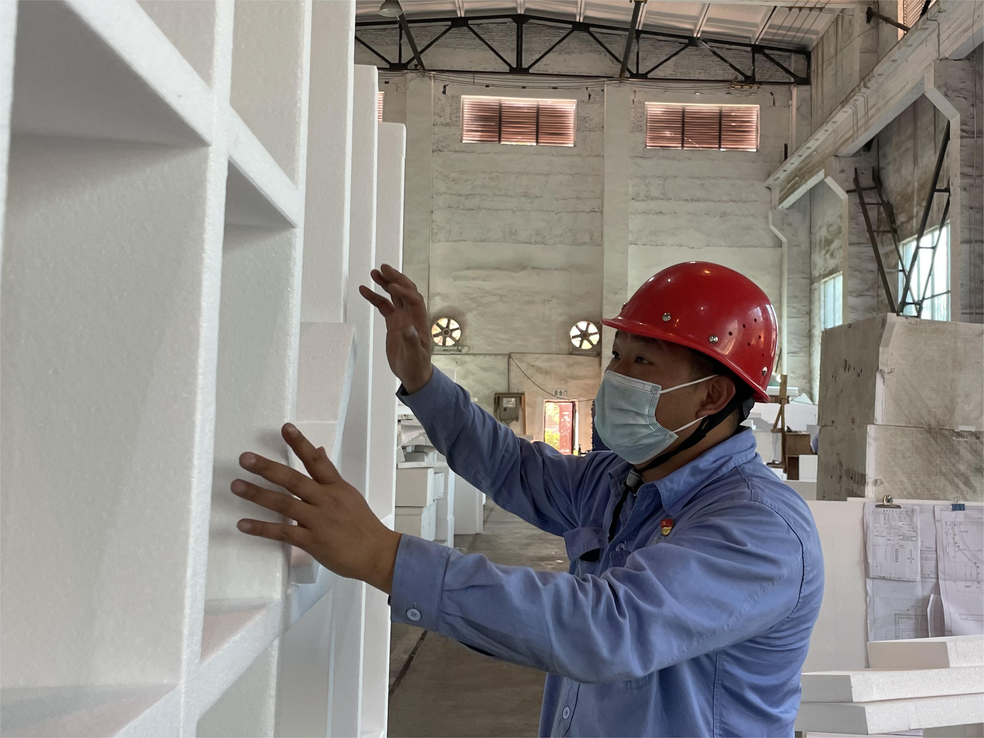 【身邊榜樣】雷建偉：扎根一線深耕耘，力行匠人“?！背霾?></div>
                    <div   id=